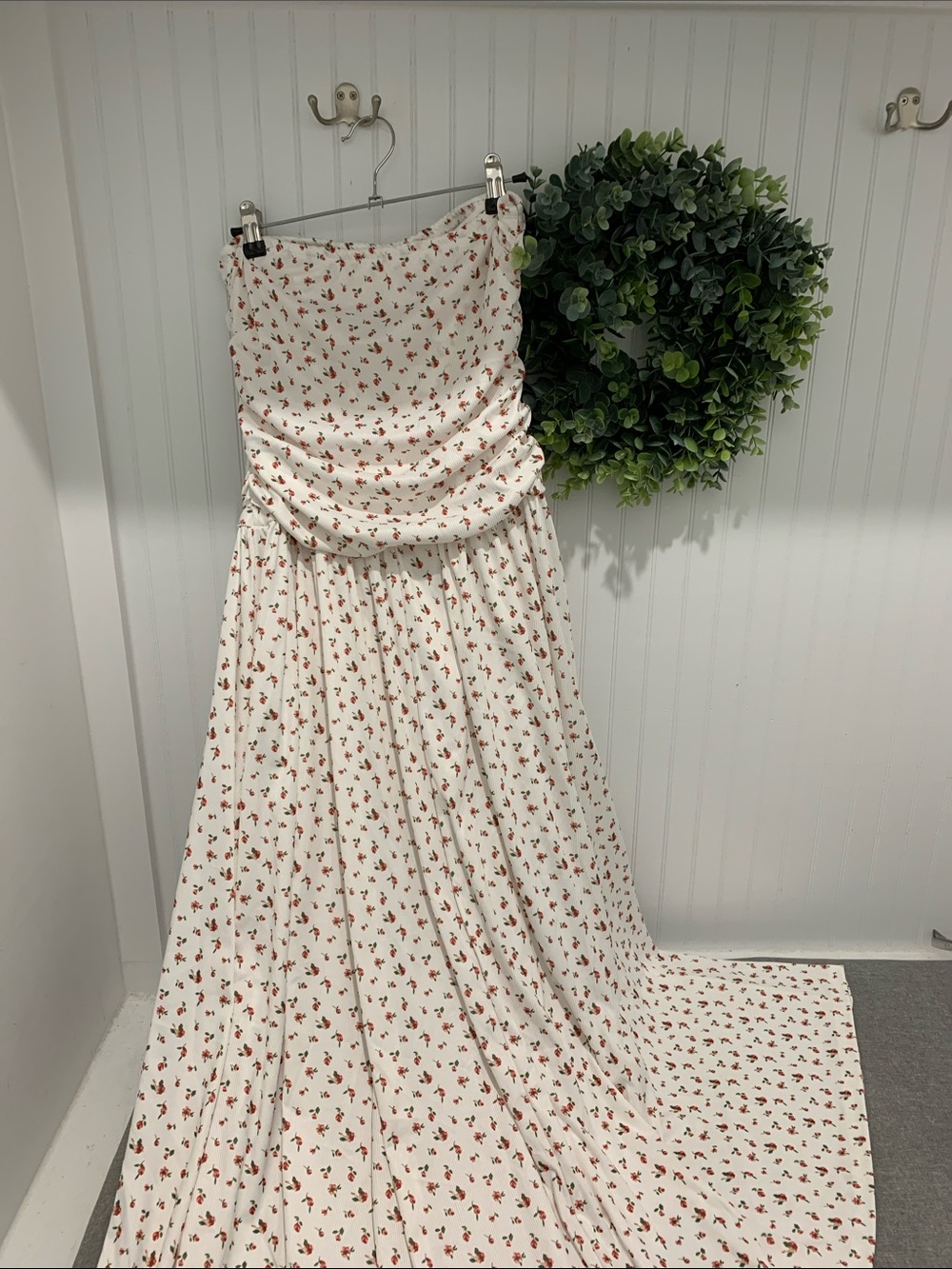 Strapless White Maxi Dress with Red/ rust/ green Floral Print very full XS NWOT